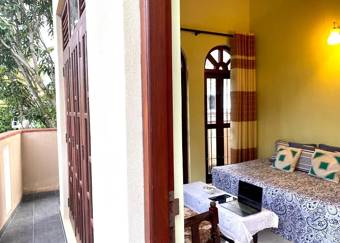 Jayalath Homestay And Apartments
